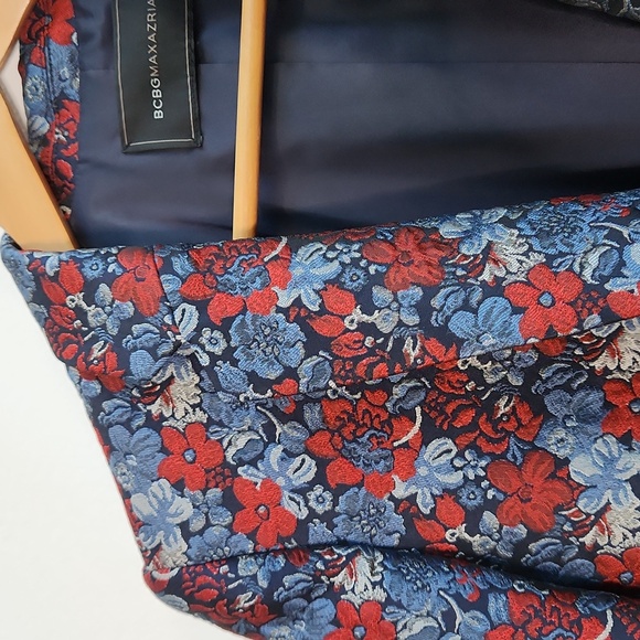 BCBGMaxAzria KAMRYN Jacquard Red and Blue Floral Blazer - Picture 8 of 11